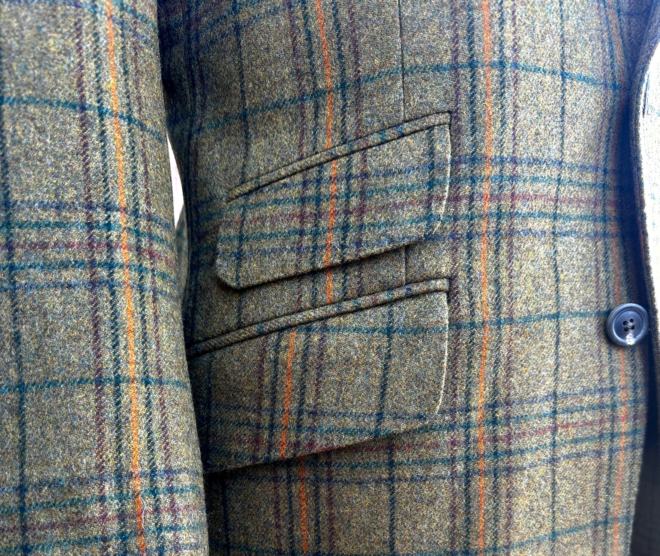 Hacking Jacket in Lambswool Moss/Red/Gold Multiplaid